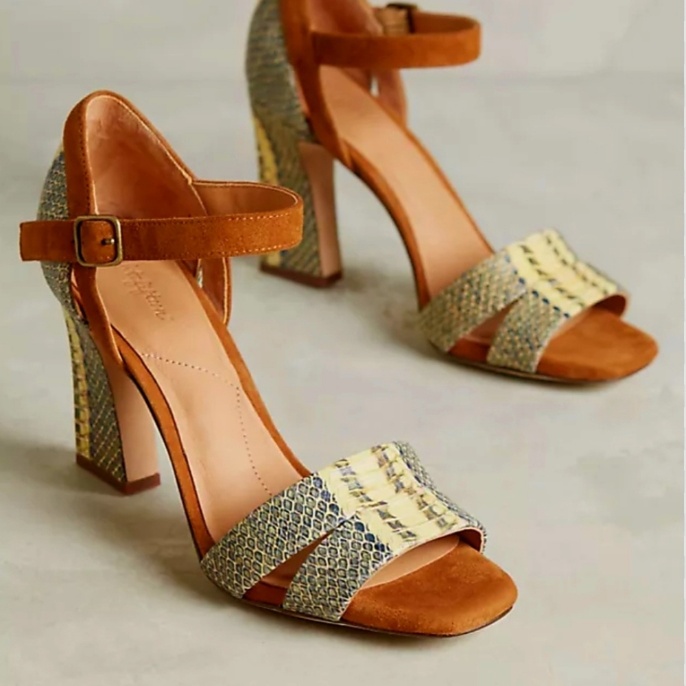 Eight Fifteen Womens Snake Beige Leather Heels Sandals